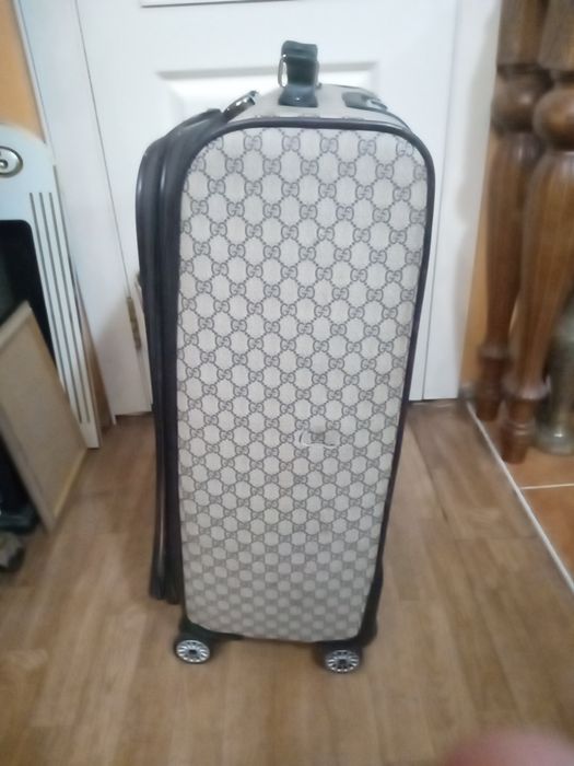 Чемоданы.  Распродажа. Много и недорого