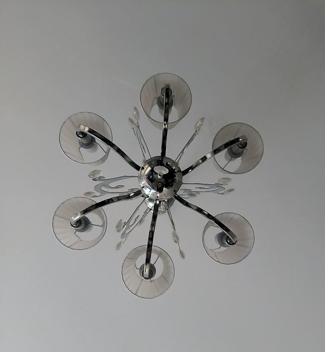 Lustra eleganta cu cristale