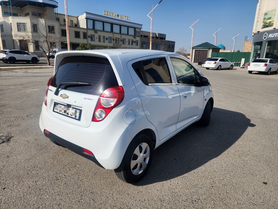 Спарк автомашинаси  сотилади