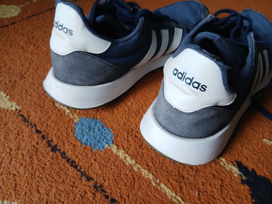 Adidași.  adidas