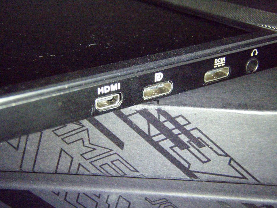 Monitor extern 17.3" FullHD 240Hz Asus ROG Strix XG17 cu probleme