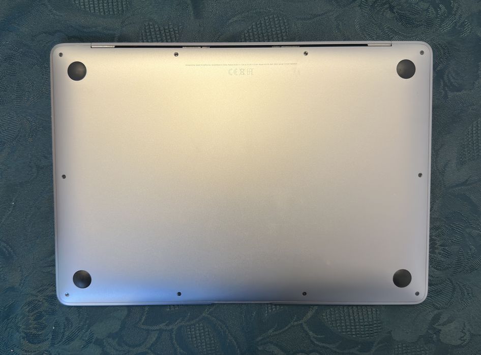 MacBook Air Retina 13” 2020 | i3 | 8GB RAM | 256GB SSD | Stare foarte bună