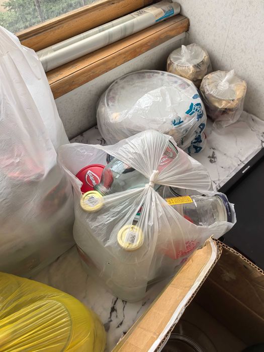 Банки с крышками и без