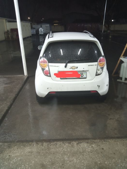 Spark 2011 yili oq rangli