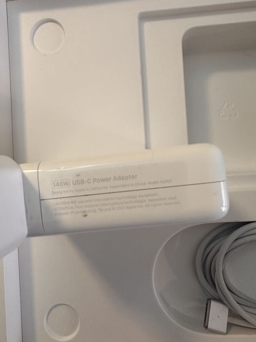Laptop Apple MacBook Pro M1 Max 16” 2021 ca nou 20 cicluri incarcare