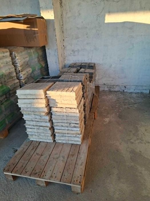 Продавам употребявани  калъпи за бетонови изделия. Цена от 0,30 евро/бр.
