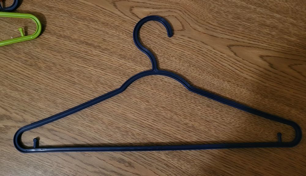 Плечики / вешалки для одежды