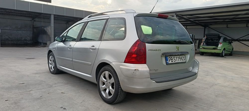 Продавам личния си автомобил