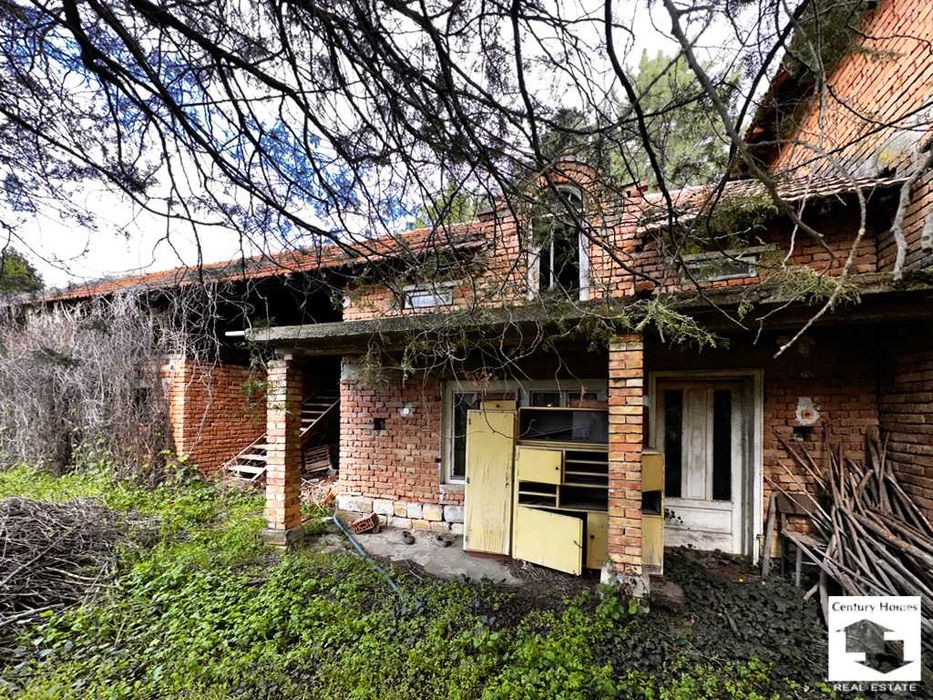 140314 Триетажна къща с 6 спални, гараж и голям двор в с. Караисен