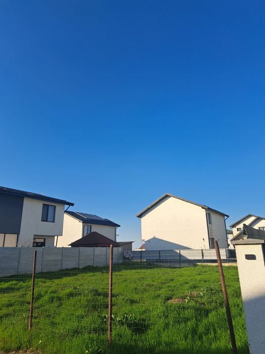 Teren Comuna Berceni intravilan 325 mp -  intre case, utilitati, asfalt, ingradit