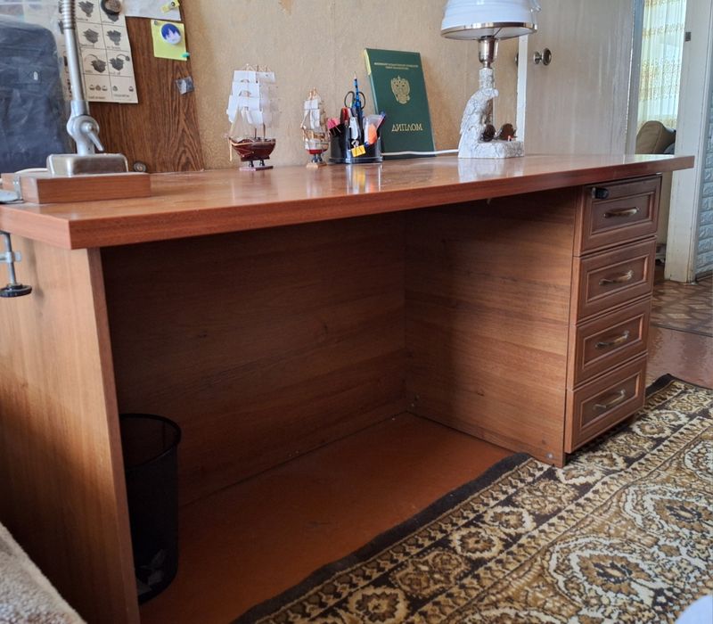 Офисный стол / Письменный стол