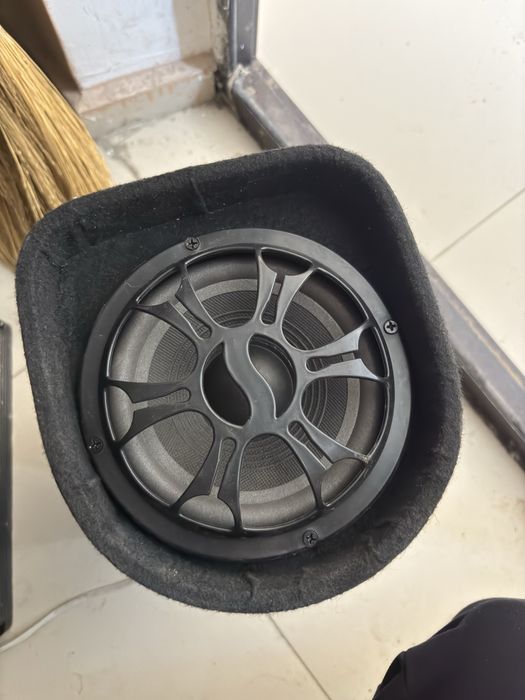 Сабуфер усилителмен тоқтарымен сатылады