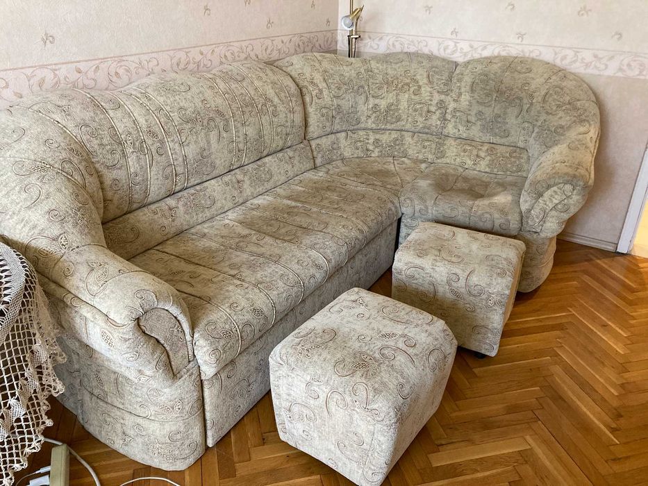 Ъглов диван и две табуретки