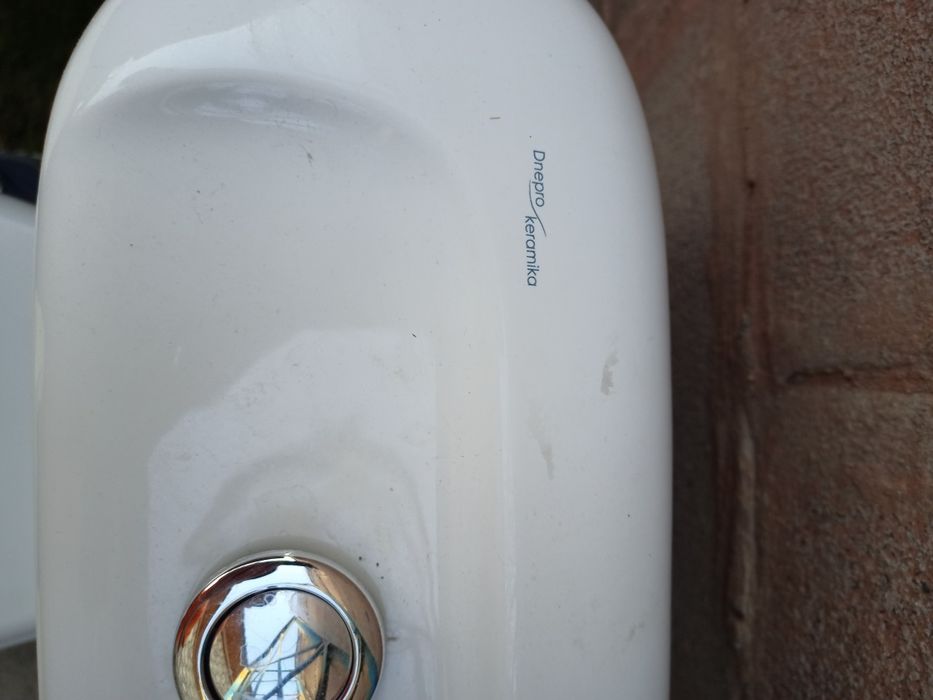 Унитаз в отличном состоянии!