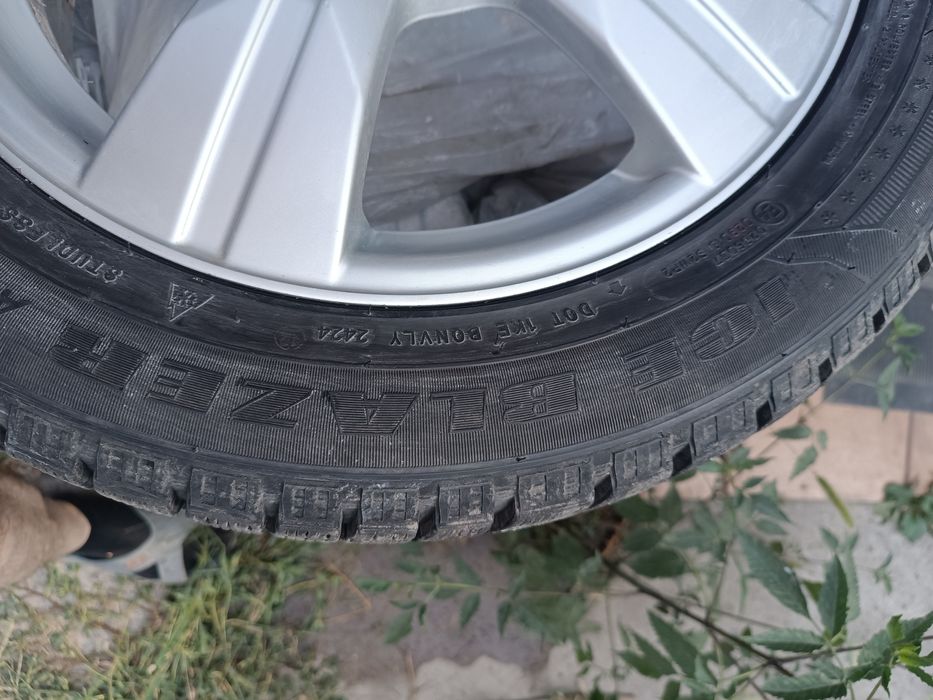 Продам зимние шины на титанках