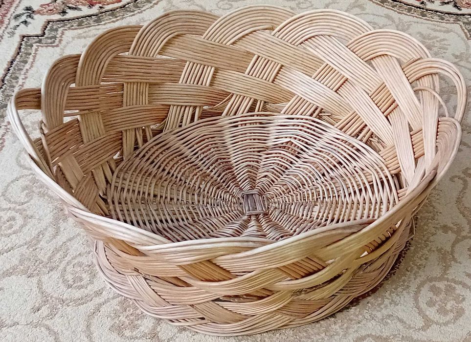 Голям плетен кош