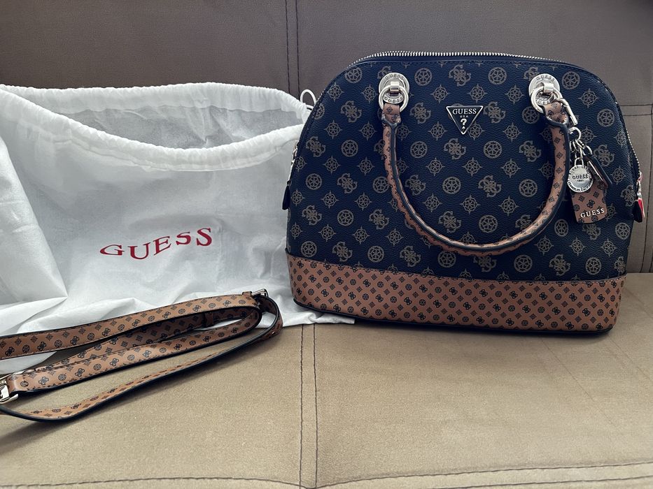 Дамска чанта Guess