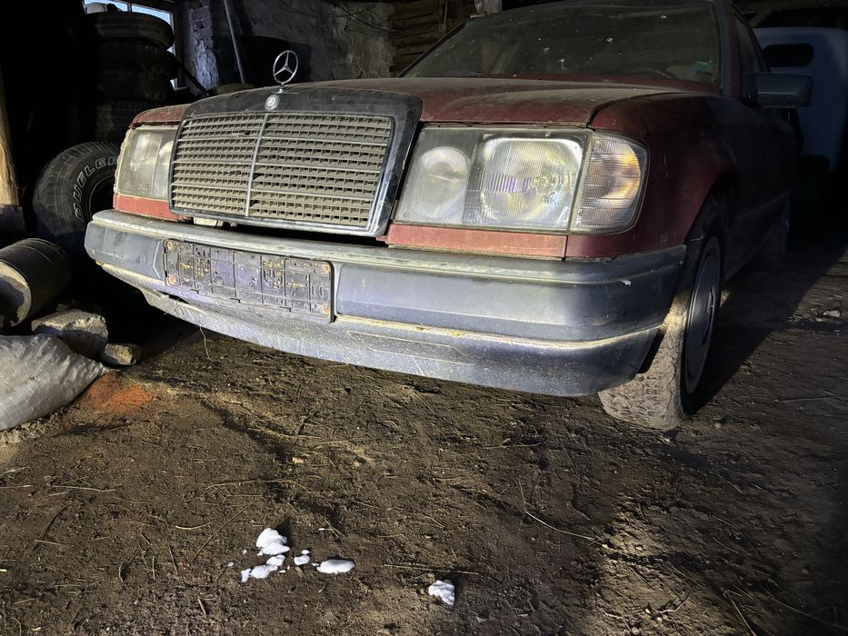 Мерцедес 124 2.5 на части