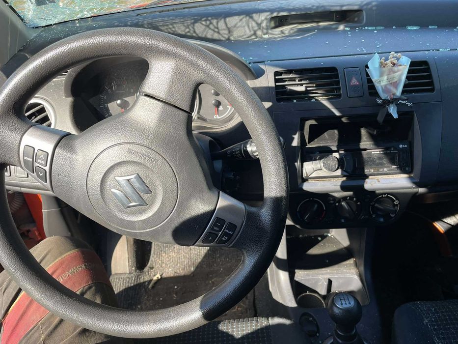 Suzuki Swift 1.3 I НА ЧАСТИ сузуки суифт 1.3 бензин key less