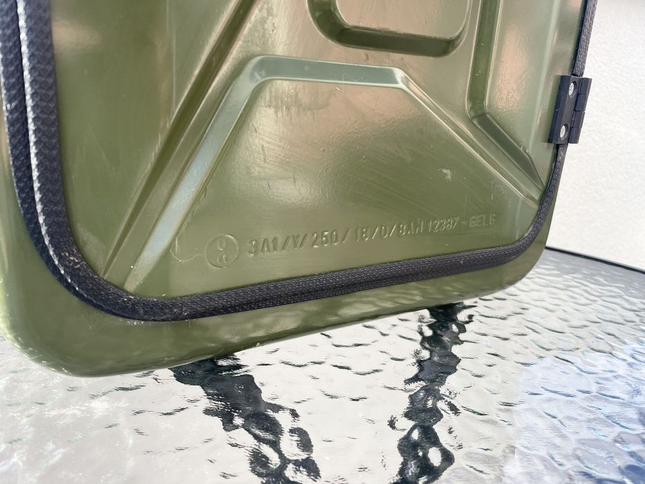 Minibar portabil tip canistra