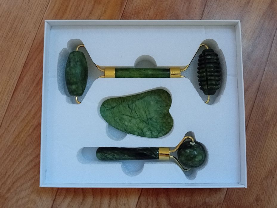 Продается Гуаша набор+айс роллер