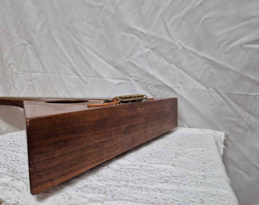 Стара Южно Руска Балалайка в добро състояние.