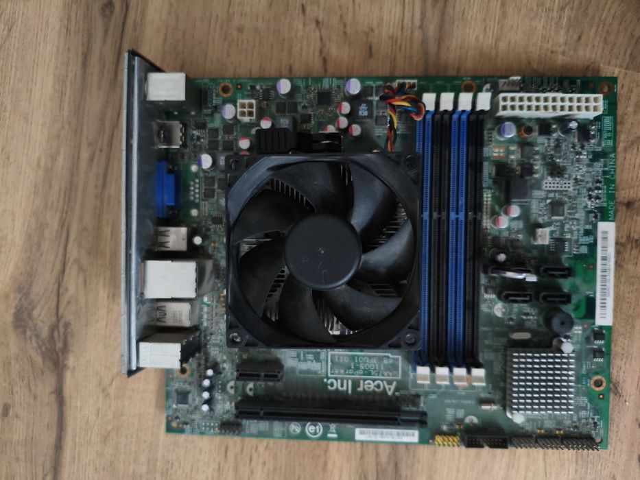 Продаю материнку с процом