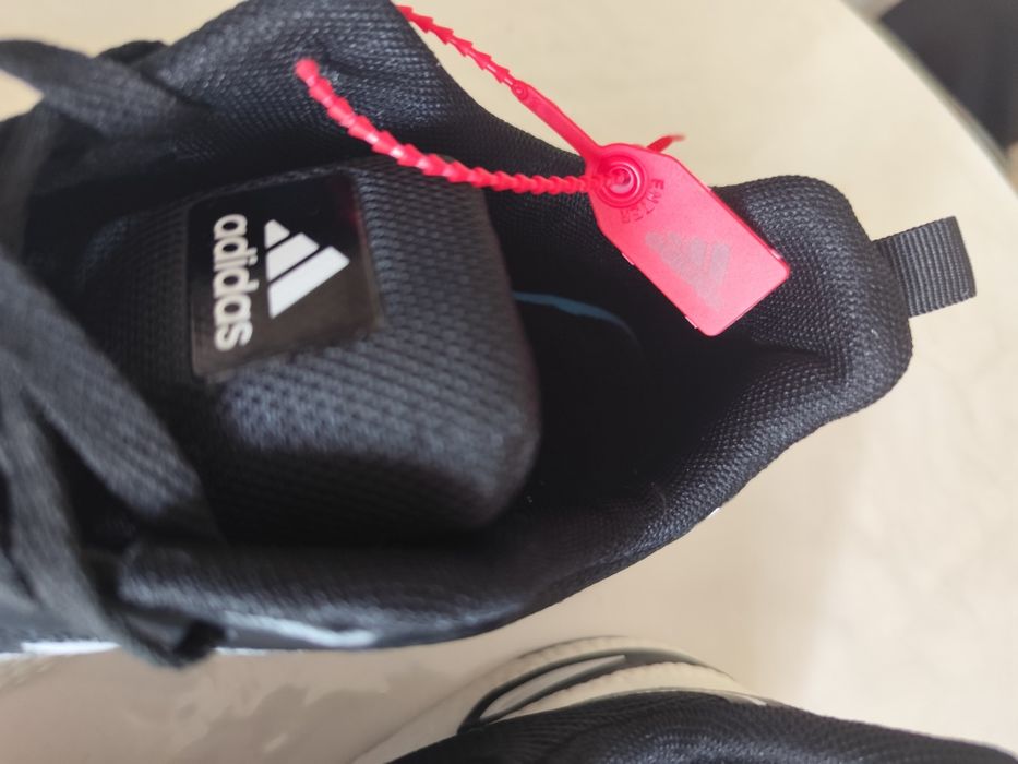 Продам кроссовки  Adidas