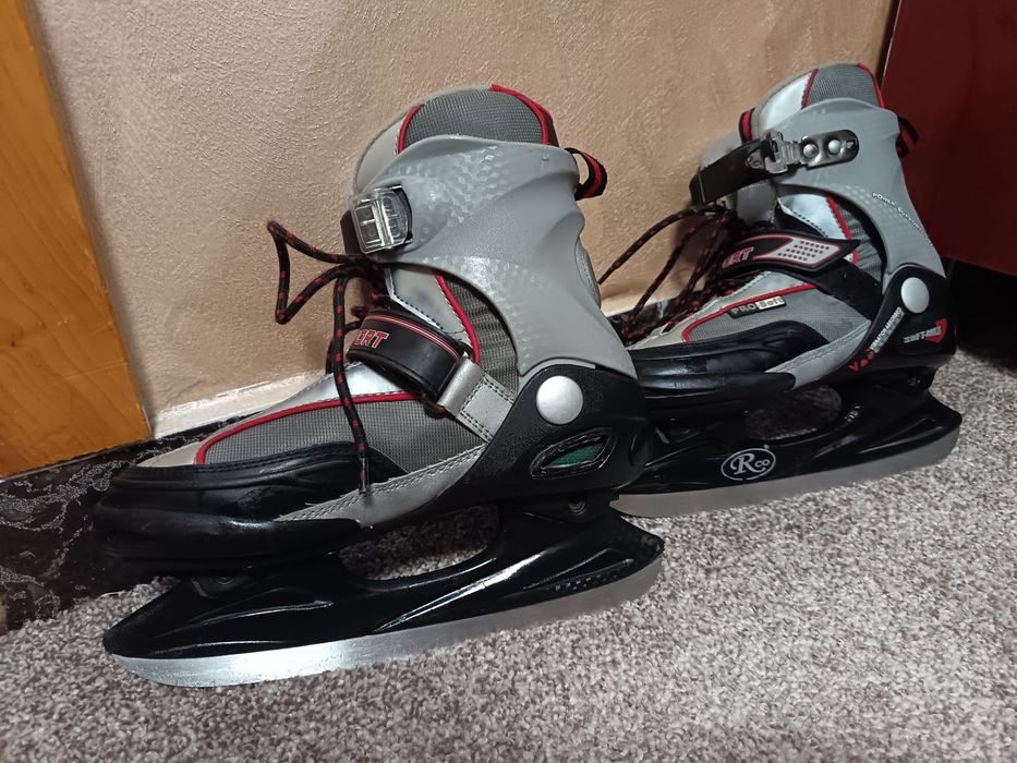 Vând patine marimea 38