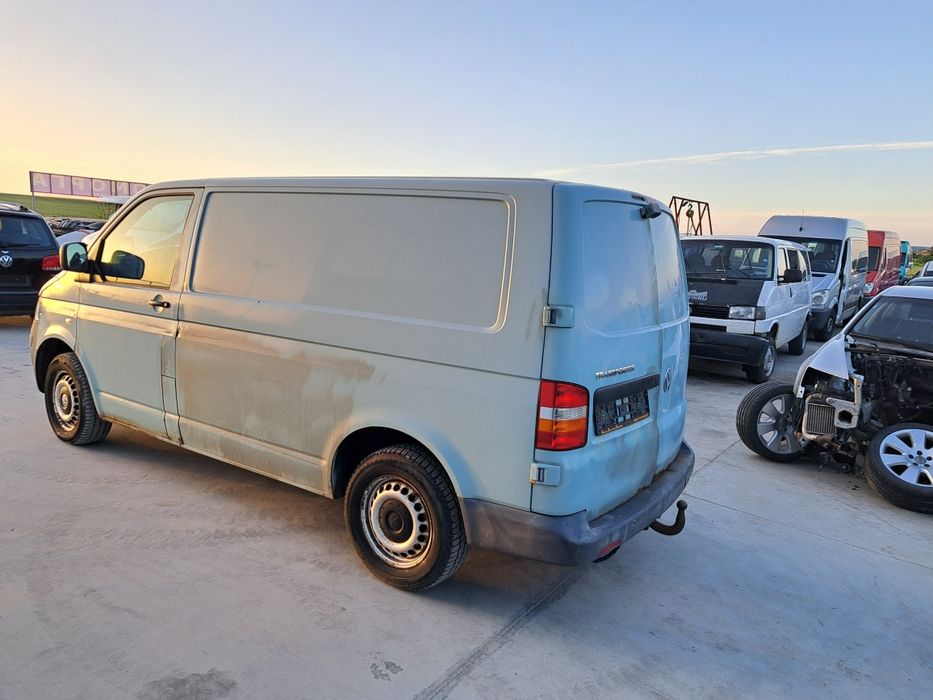 Фолксваген Т5 2.5TDI VW TRANSPORTER T5 2.5TDI 131к.с САМО НА ЧАСТИ