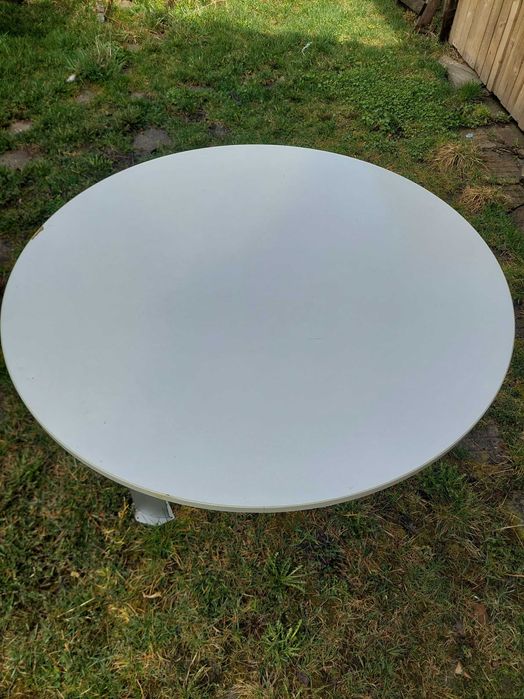 3 броя маси - дърво с метални крака