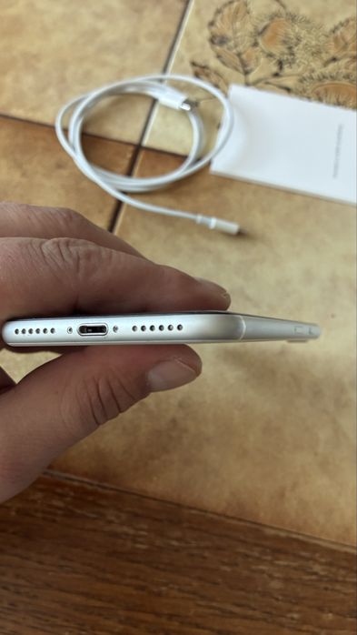 Iphone SE 128GB Пефектен