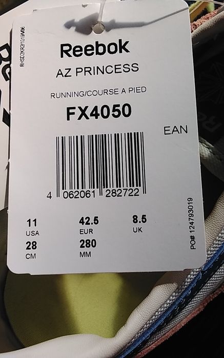 Продаем  крассовки РИБОК  новые.