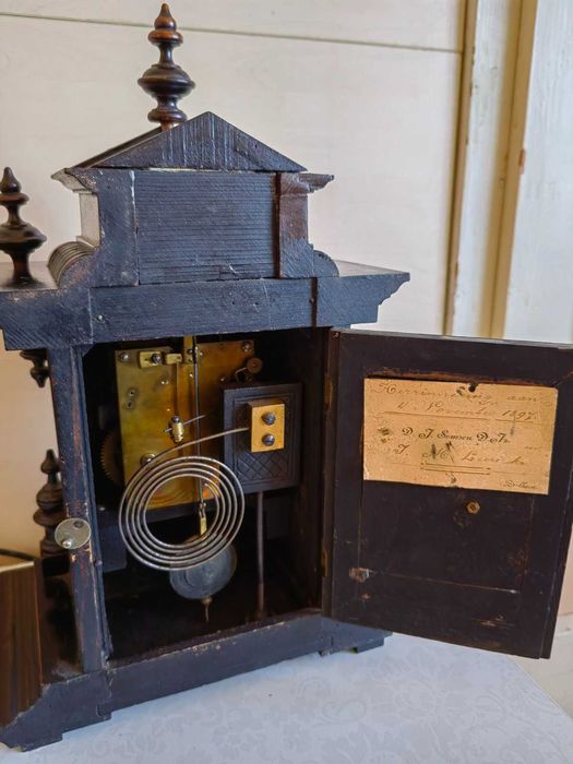 Античен настолен часовник от 1897 г.