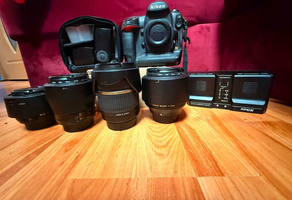 Nikon D3 FX Full Frame + 3 obiective + SB-700 + geantă Lowepro , Doar 16.629 cadre