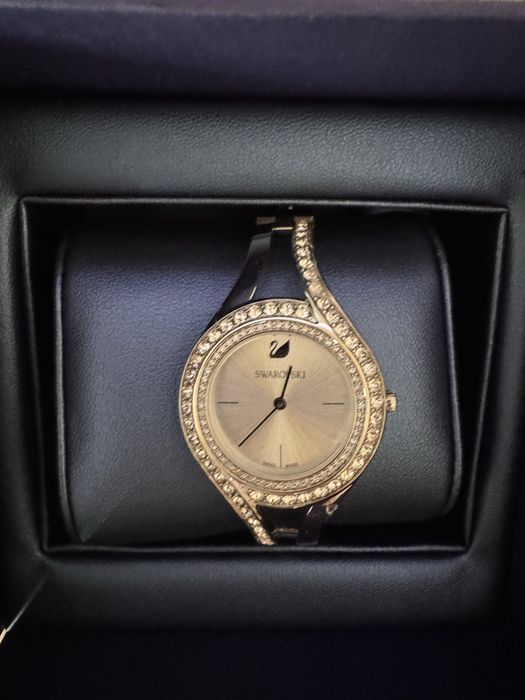 Часовник svarovski