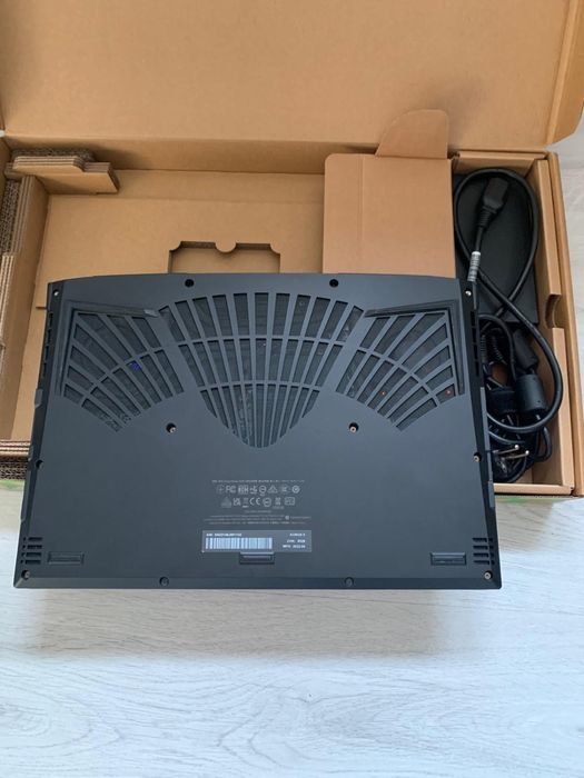 Laptop Gaming Gigabyte Aorus I7 , RTX 3070 ca si nou