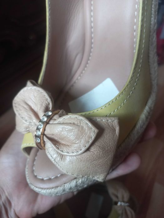 Кожаные босоножки