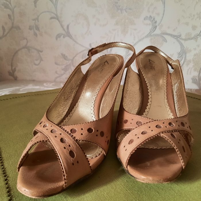 Продам босоножки