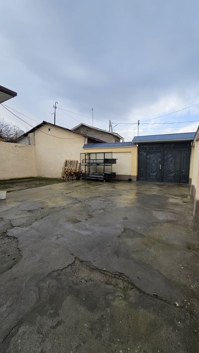 Продаётся дом По цене  земли срочно 4.5 соток