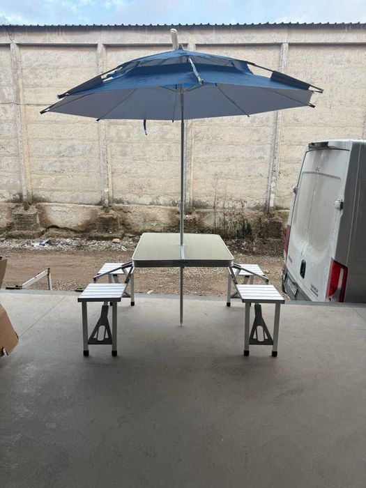 Комплект маса с вградени 4 стола и дупка за чадър