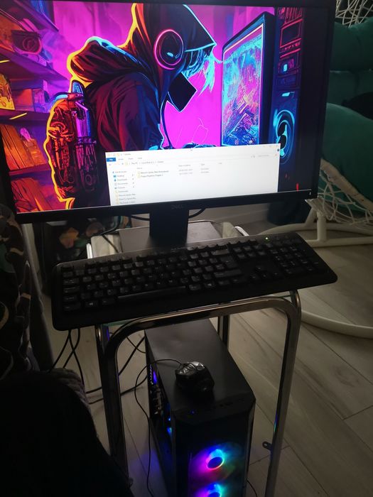 Se vinde sistem desktop  Dell în stare bună.