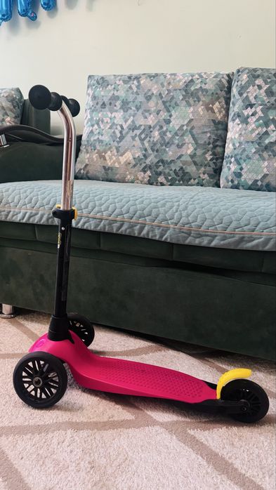 Самокат  детский розовый