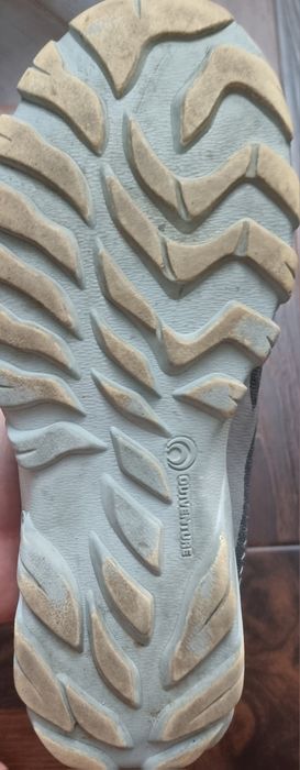 Кроссовки бу  36 р outventure