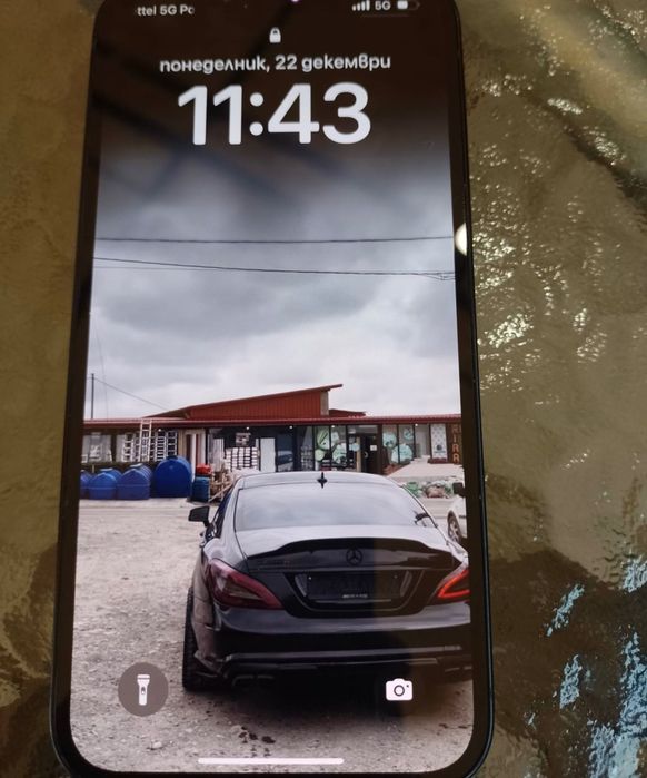 Продавам айфон 14 на 80% капацитет всичко му работи с кутия и зарядно