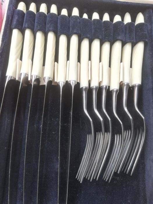 Комплект ретро прибори за хранене