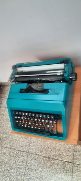Mașină de scris Olivetti Studio 45