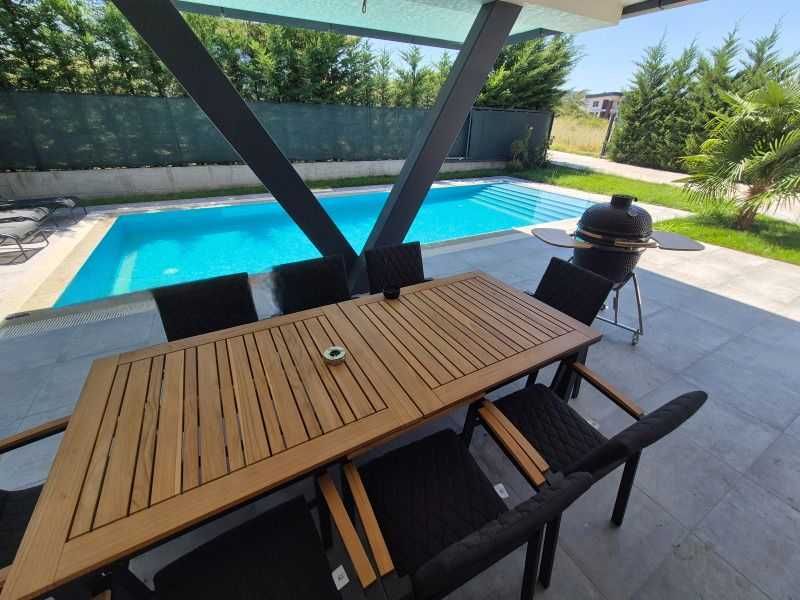 Луксозна къща в Марково с басейн