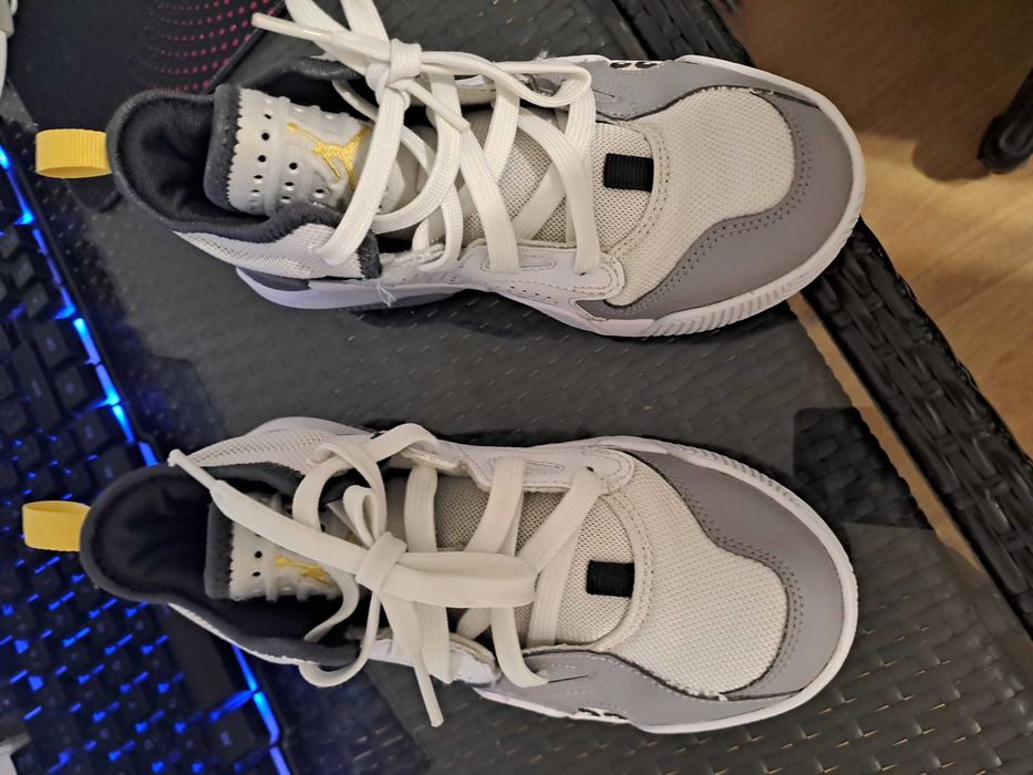 Jordan stay loyal 2 marime 35,5