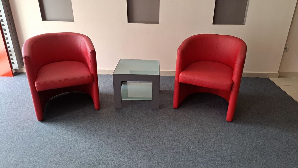 Столове червини и черни офис